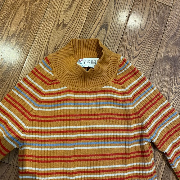 Never worn sweater top - Picture 3 of 4